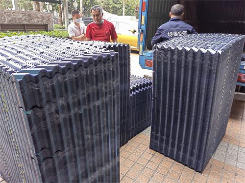 工業(yè)冷卻塔在運轉時要注意事項